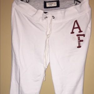 ✅White With Maroon Details Size L Great Condition!